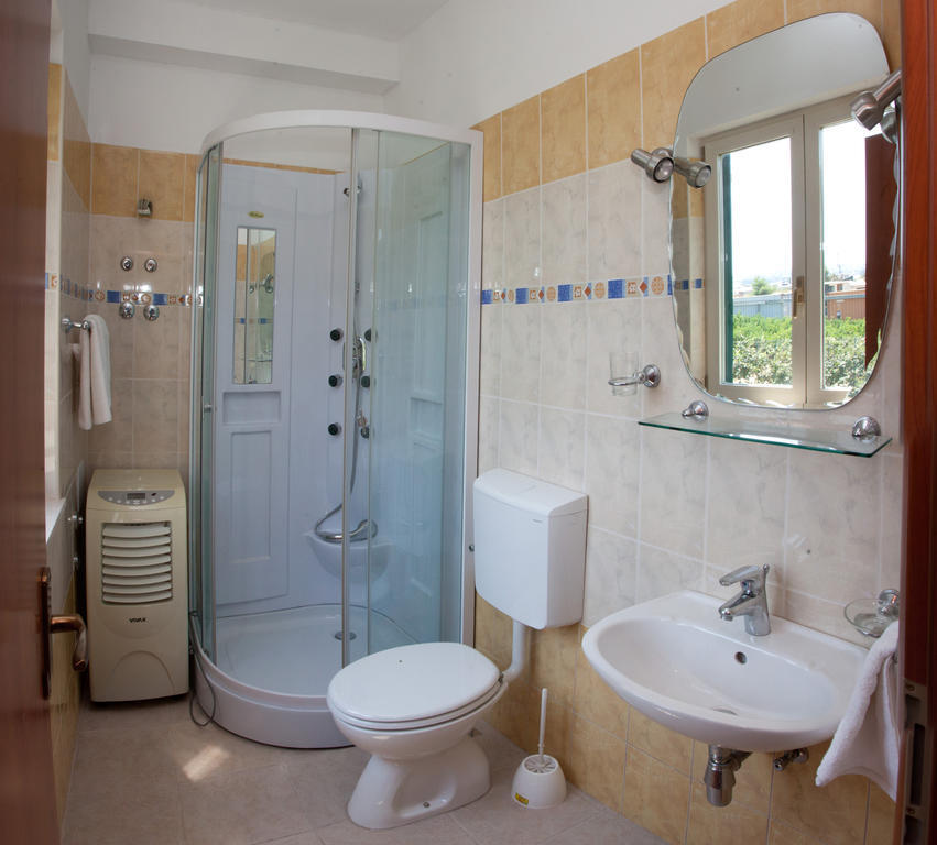 Yacht Beach Apartments Kaštela Δωμάτιο φωτογραφία