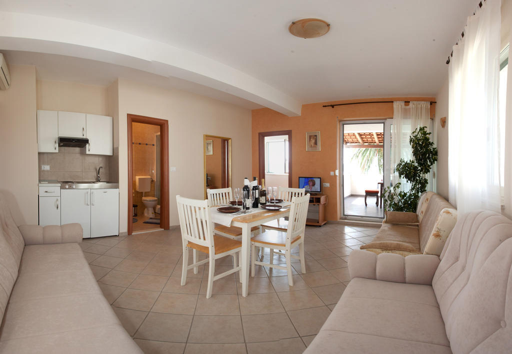 Yacht Beach Apartments Kaštela Δωμάτιο φωτογραφία