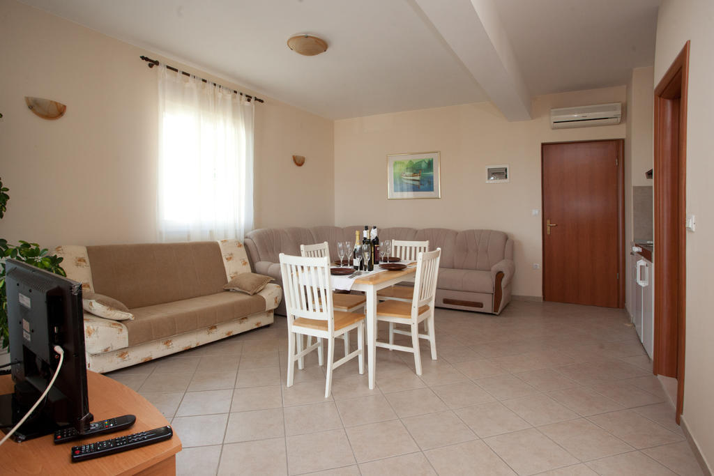 Yacht Beach Apartments Kaštela Δωμάτιο φωτογραφία
