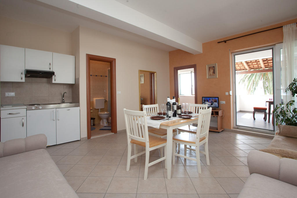 Yacht Beach Apartments Kaštela Δωμάτιο φωτογραφία