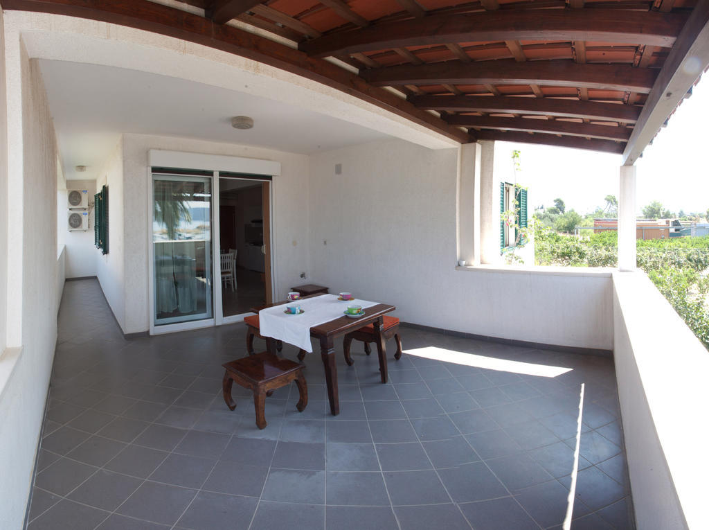 Yacht Beach Apartments Kaštela Δωμάτιο φωτογραφία