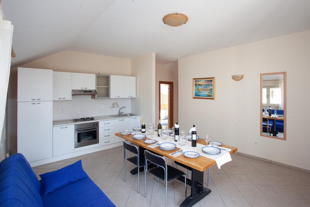 Yacht Beach Apartments Kaštela Δωμάτιο φωτογραφία