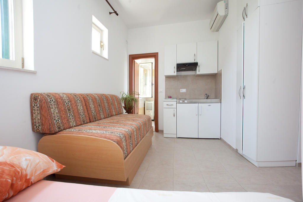 Yacht Beach Apartments Kaštela Δωμάτιο φωτογραφία